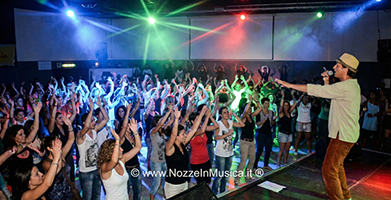 Animazione con i balli di gruppo latino americani, Reggaeton, Salsa, Bachata, Kizomba