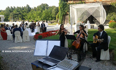 Cerimonia civile in location, con un quartetto d'archi d'eccezione.