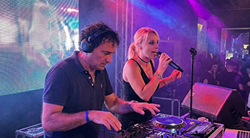 Soluzione Cantante Vocalist + Deejay + Animazione a partire da 480 euro