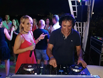 Vocalis e Deejay per un aperitivo più ritmato con music from Ibiza, house party, chille out 