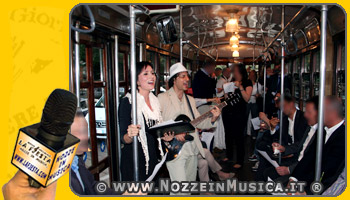 Abbiamo intrattenuto una cena aziendale suonando sul tram storico di Milano