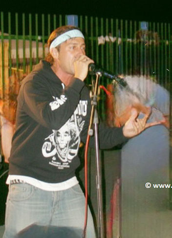 Per i più giovani e gasati proponiamo un live di musica rapper con One man show + playlist Disco Deejay set