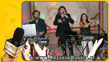 Gianluca Grignani e lo staff di Nozze in Musica in un esibizione live a Robecco sul Naviglio