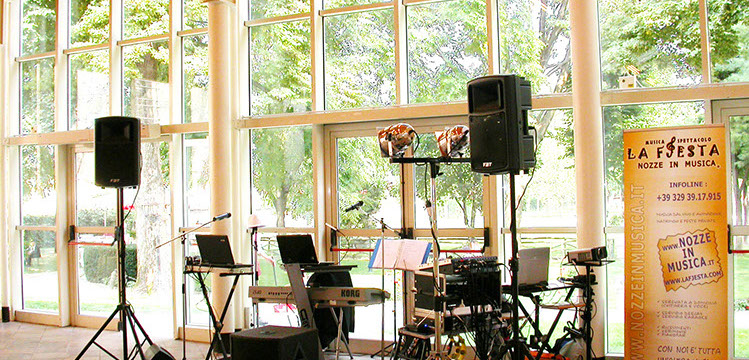 Postazione Musicale per Duo Trio Band con Palco