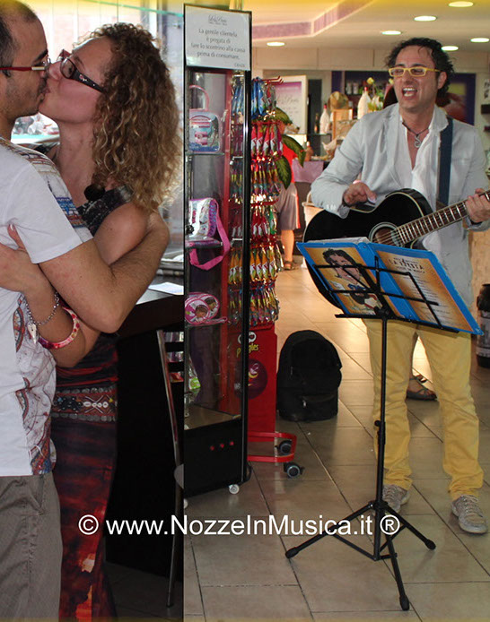 Serenata per Anniverasrio:riconquistare un amore perduto con una canzone contemporanea