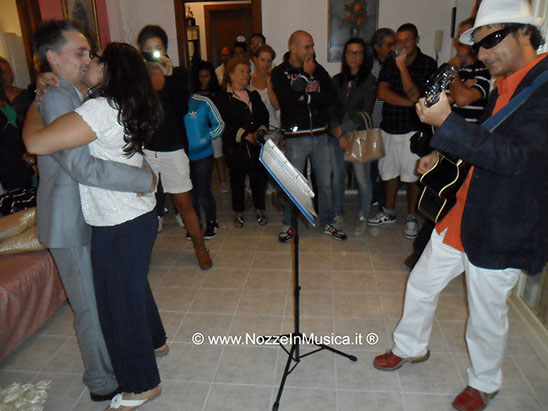 serenata per compleanno:Ognuno di voi e' sicuramente legato ad un brano che ricorda i momenti più importanti della vostra vita.